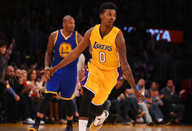 Nick Young Lakers'la Dalga Geçti