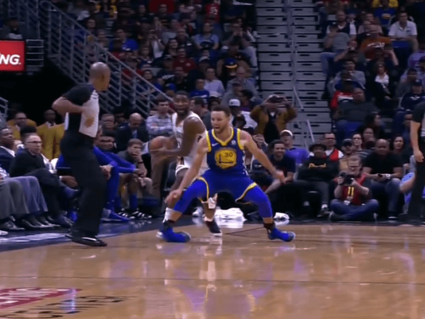 Stephen Curry Sakatlandı ve Oyunu Terk Etti