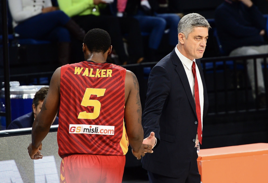 Anadolu Efes, Galatasaray'ı Geçmeyi Başardı