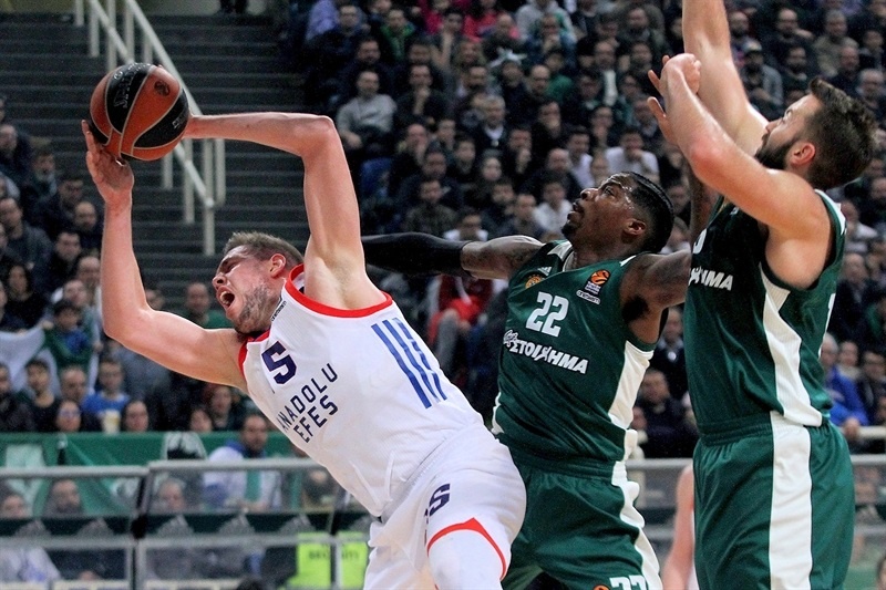 Anadolu Efes, Panathinaikos'a Konuk Oldu