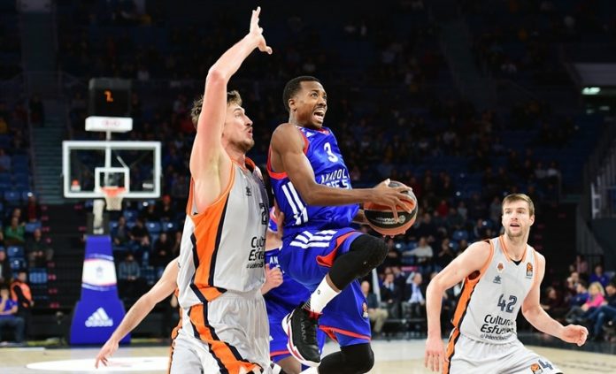 valencia-eksik-kadro-ile-efese-teslim-oldu Valencia Eksik Kadro ile Efes'e Teslim Oldu