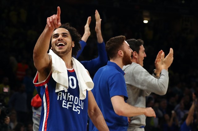 Acil Durumda Camı Kırınız Shane Larkin