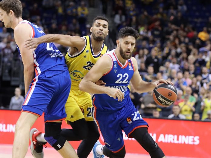shane-larkinsiz-efes-kazanmaya-devam-ediyor