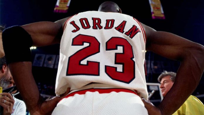 Michael Jordan; Babasının Sır Dolu Vefatı, Kumar Bağımlılığı ve Basketbolu Bırakma Dönemi