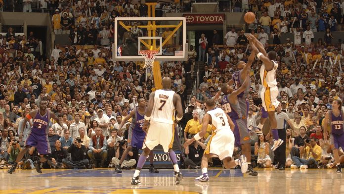 NBA Tarihinin en unutulmaz 5 son saniye basketi NBA Tarihinin en unutulmaz 5 son saniye basketi