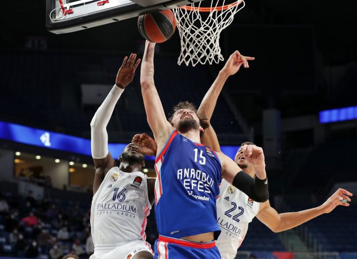 Anadolu-Efes-Real-Madridi-Darmadagin-Etti-Analiz-Ozet-Video