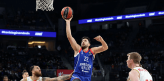 Anadolu Efes Farklı Kazandı; Seri Üç Maça Çıktı