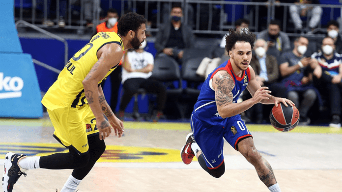 shane-larkin-yildizlasti-anadolu-efes-son-ceyrekte-guldu