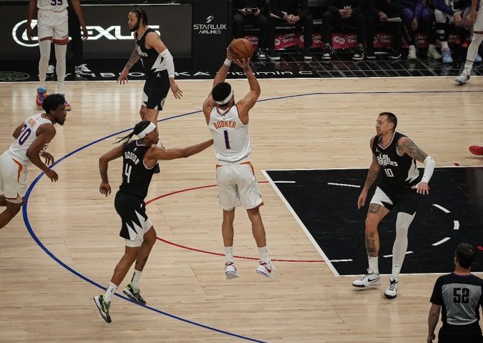 suns-clippers-deplasmaninda-maci-23-2lik-bir-seri-ile-kapatti Suns, Clippers Deplasmanında Maçı 23-2'lik Bir Seri ile Kapattı