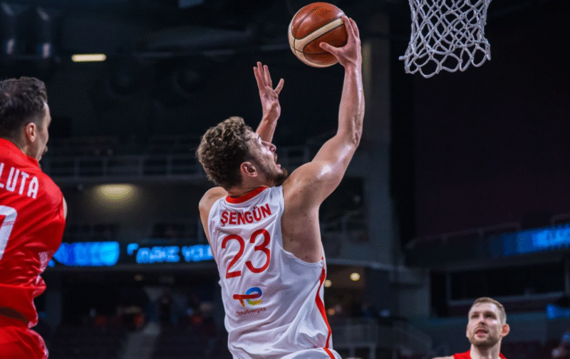 EuroBasket 2025’te Alperen’den Tarihi Triple-Double!