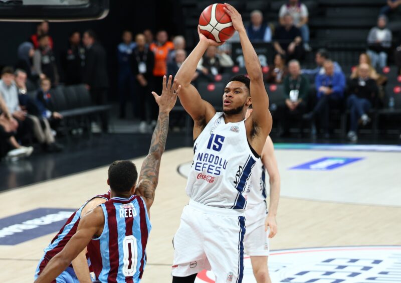 Anadolu Efes Seriye Bağladı: Anadolu Efes 99-87 Trabzonspor